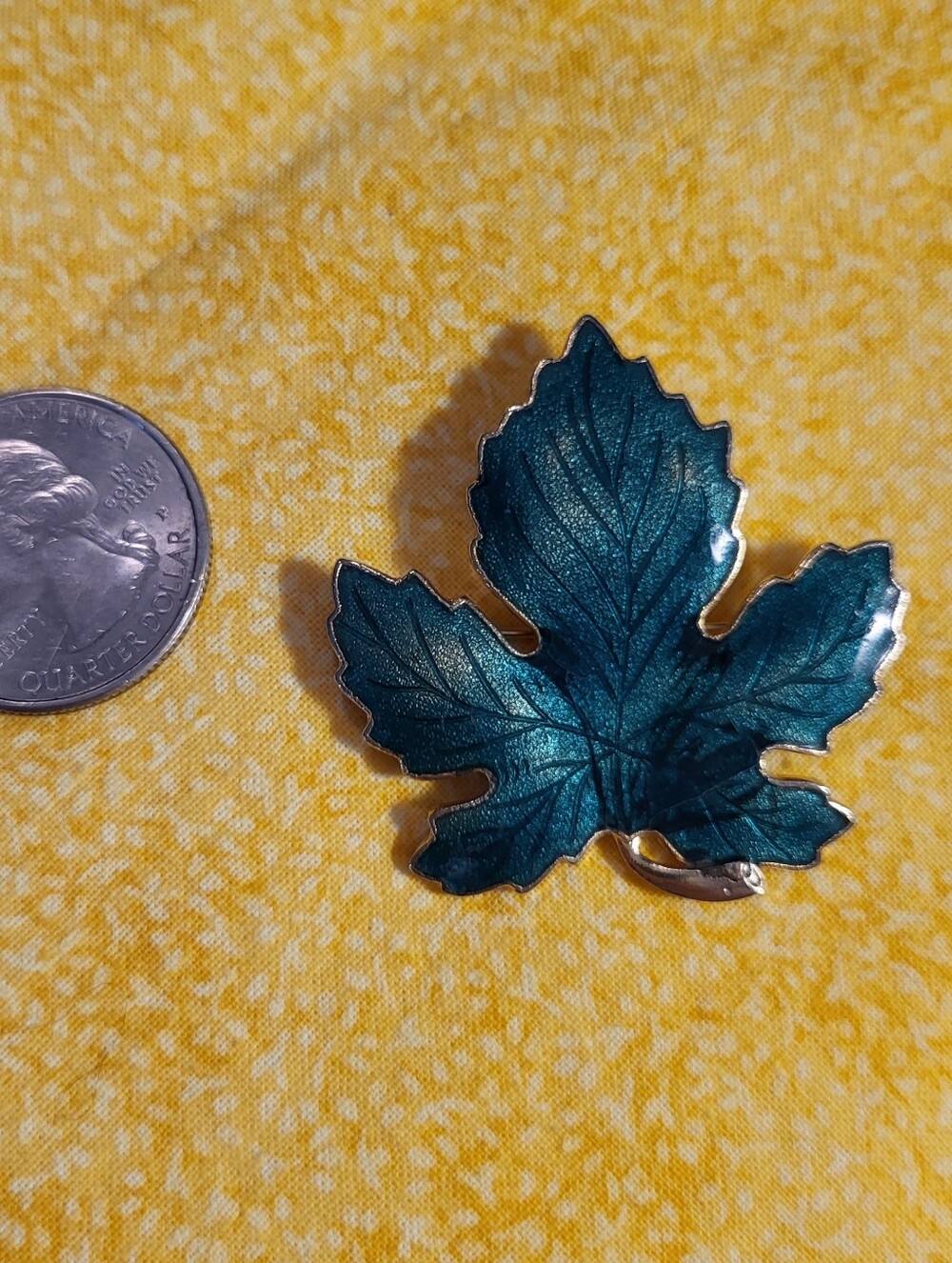 Pretty Green Leaf Pin/Brooch